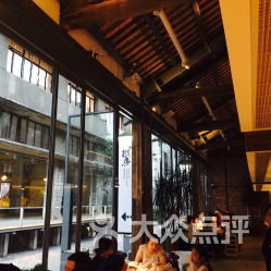 椒房重庆本味火锅 二厂文创园店的文艺情调